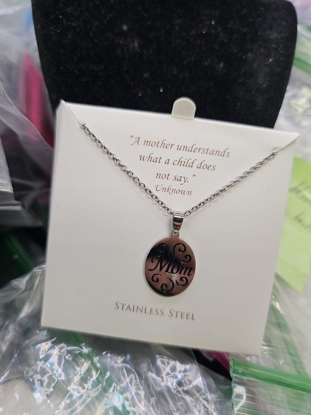 Necklace "Mom"18inch Chain Stainless Steel Sentiment On Back Of Necklace lobster